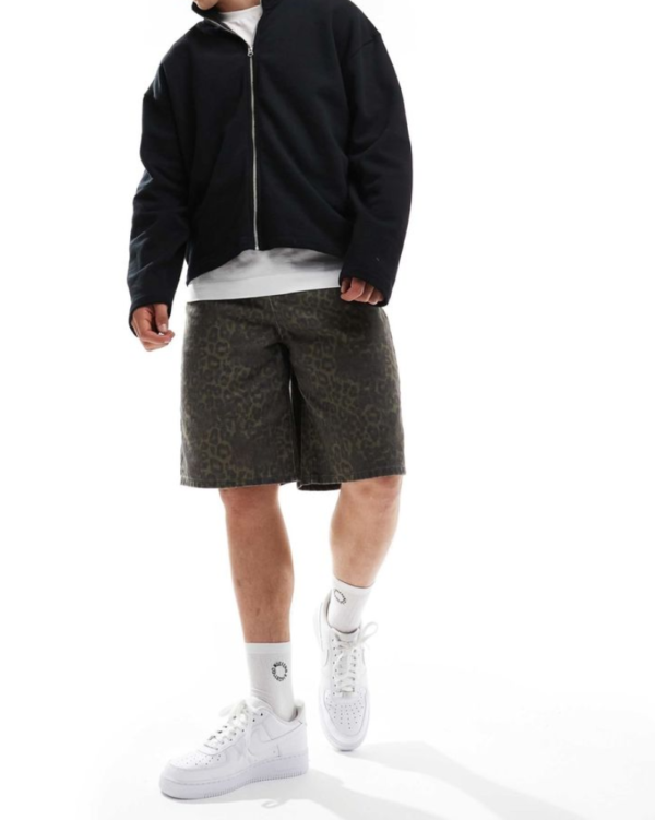 Short nicker + Jacket + Round Neck Top + Nike Air Max + Socks